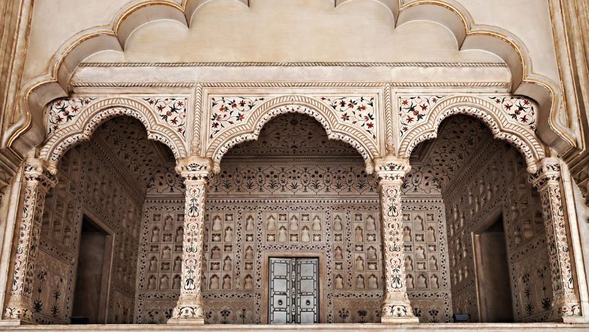 Explore Agra Fort's Mughal Architecture on a Taj Mahal Day Tour